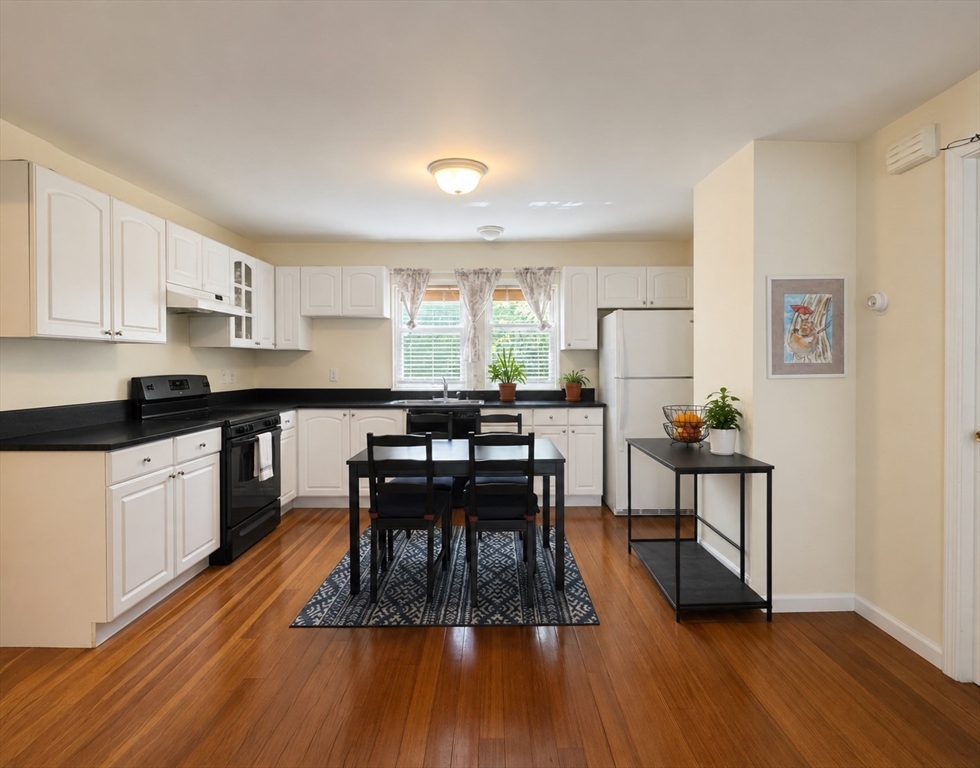 43 Market St, Cambridge, Massachusetts, 2 Bedrooms Bedrooms, 5 Rooms Rooms,2 BathroomsBathrooms,Residential,For Sale,Market St,73537107