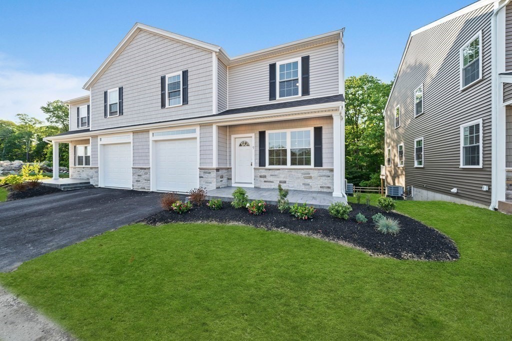 20 Toscano Way, Randolph, Massachusetts, 3 Bedrooms Bedrooms, 7 Rooms Rooms,2.5 BathroomsBathrooms,Residential,For Sale,Toscano Way,73537458