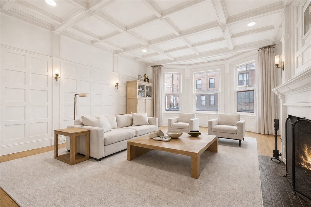 359 Beacon St, Boston, Massachusetts, 3 Bedrooms Bedrooms, 6 Rooms Rooms,3 BathroomsBathrooms,Residential,For Sale,Beacon St,73537428