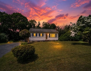 9 Mowry St, Raynham, Massachusetts, 3 Bedrooms Bedrooms, 5 Rooms Rooms,1 BathroomBathrooms,Residential,For Sale,Mowry St,73537113