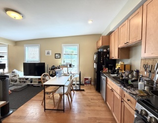 303 Hurley St, Cambridge, Massachusetts, 4 Bedrooms Bedrooms, 7 Rooms Rooms,2 BathroomsBathrooms,Residential Lease,For Rent,Hurley St,73537463