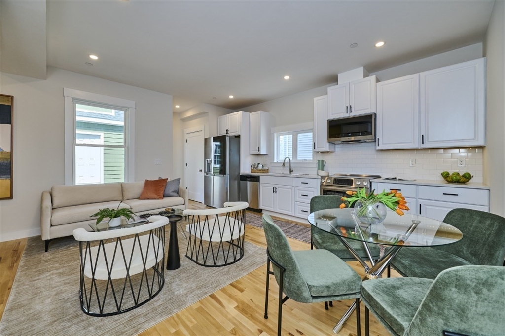 17 Macarthur Street, Somerville, Massachusetts, 2 Bedrooms Bedrooms, 3 Rooms Rooms,2 BathroomsBathrooms,Residential,For Sale,Macarthur Street,73536902