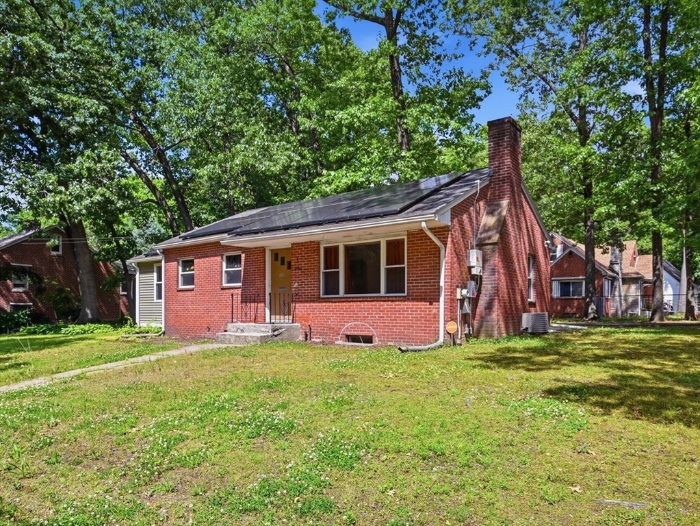 881 Roosevelt Ave, Springfield, Massachusetts, 2 Bedrooms Bedrooms, 5 Rooms Rooms,1 BathroomBathrooms,Residential,For Sale,Roosevelt Ave,73537256