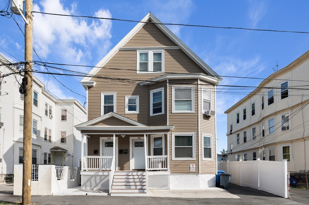 134-136 Boxford St, Lawrence, Massachusetts, 9 Bedrooms Bedrooms, 22 Rooms Rooms,4 BathroomsBathrooms,Residential Income,For Sale,Boxford St,73536903