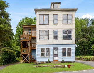 310 Blackstone St, Uxbridge, Massachusetts, 9 Bedrooms Bedrooms, 18 Rooms Rooms,3 BathroomsBathrooms,Residential Income,For Sale,Blackstone St,73537201