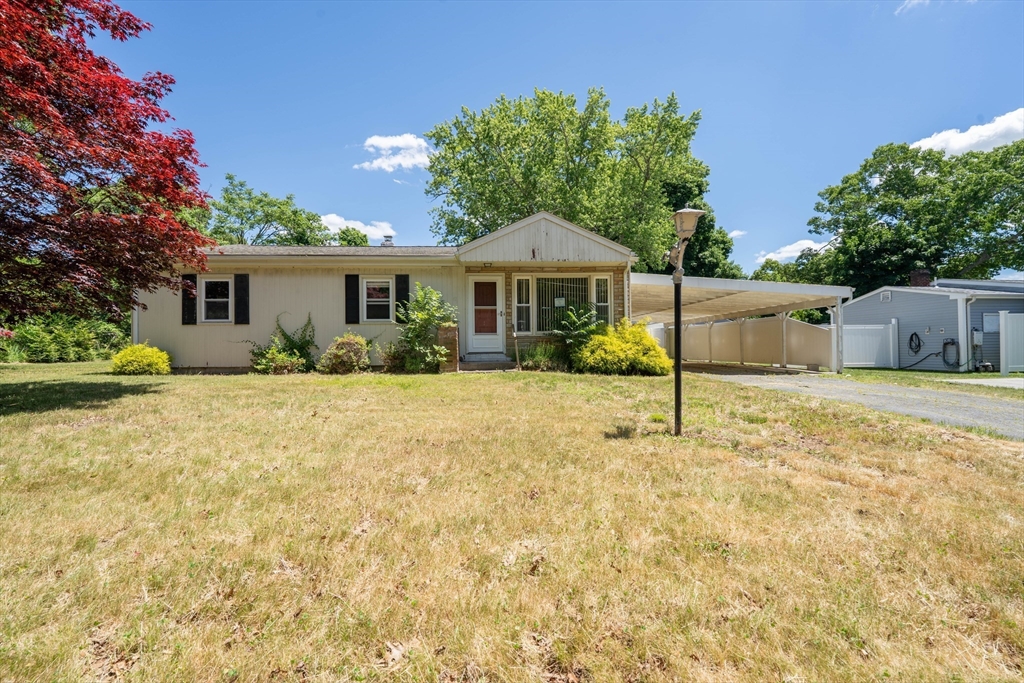 12 Melrose Ave, Dartmouth, Massachusetts, 3 Bedrooms Bedrooms, 6 Rooms Rooms,1 BathroomBathrooms,Residential,For Sale,Melrose Ave,73536919