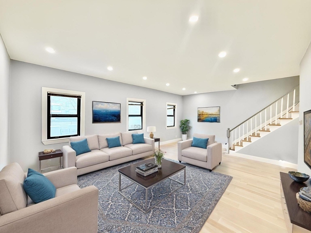 15 Berwick St, Melrose, Massachusetts, 3 Bedrooms Bedrooms, 5 Rooms Rooms,2 BathroomsBathrooms,Residential,For Sale,Berwick St,73536920