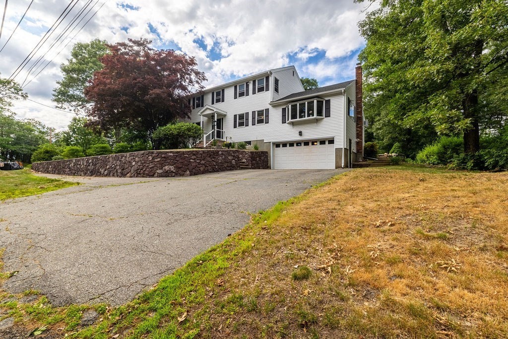 148 South St, Reading, Massachusetts, 4 Bedrooms Bedrooms, 8 Rooms Rooms,2.5 BathroomsBathrooms,Residential,For Sale,South St,73537432