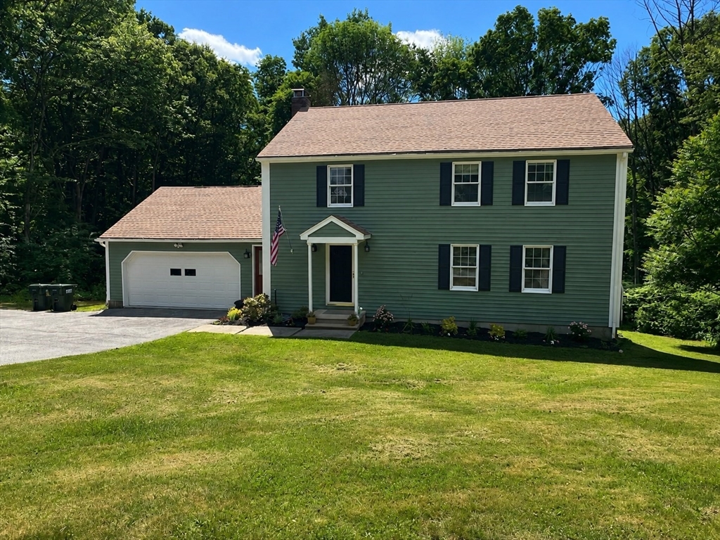 10 Garrison Heights Drive, Oxford, Massachusetts, 4 Bedrooms Bedrooms, 8 Rooms Rooms,2.5 BathroomsBathrooms,Residential,For Sale,Garrison Heights Drive,73536897