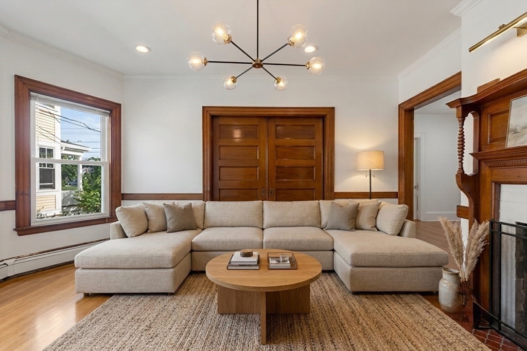 191 Davis Ave, Brookline, Massachusetts, 6 Bedrooms Bedrooms, 16 Rooms Rooms,4 BathroomsBathrooms,Residential Lease,For Rent,Davis Ave,73537477