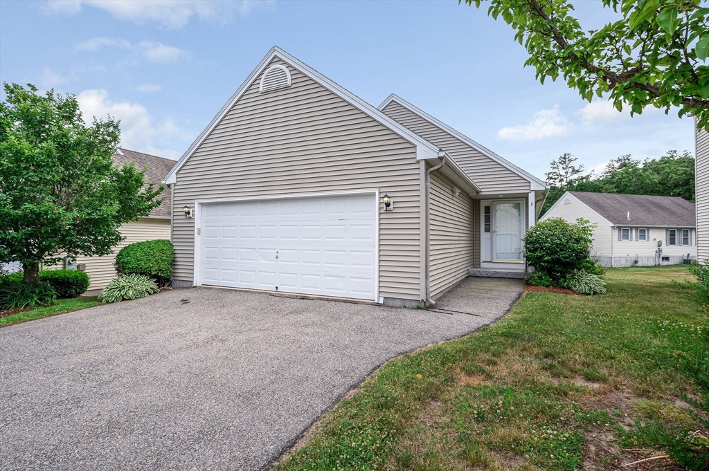 24 Royal Ave, Dracut, Massachusetts, 2 Bedrooms Bedrooms, 4 Rooms Rooms,1.5 BathroomsBathrooms,Residential,For Sale,Royal Ave,73537414