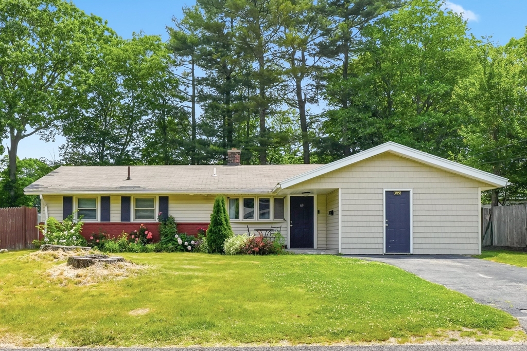 69 Elsie Rd, Brockton, Massachusetts, 3 Bedrooms Bedrooms, 6 Rooms Rooms,1 BathroomBathrooms,Residential,For Sale,Elsie Rd,73537275