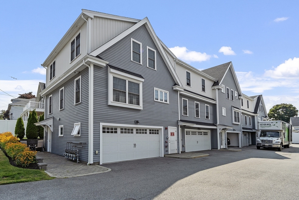 27 Mill St, Quincy, Massachusetts, 2 Bedrooms Bedrooms, 6 Rooms Rooms,2.5 BathroomsBathrooms,Residential Lease,For Rent,Mill St,73537278