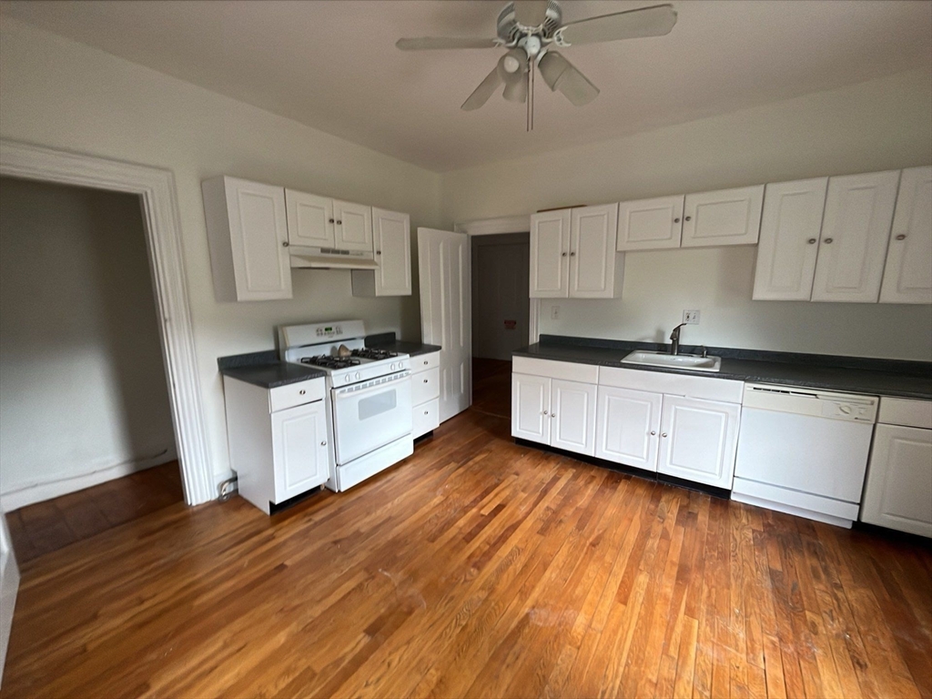 200 Church St, Newton, Massachusetts, 2 Bedrooms Bedrooms, 5 Rooms Rooms,1 BathroomBathrooms,Residential Lease,For Rent,Church St,73536948