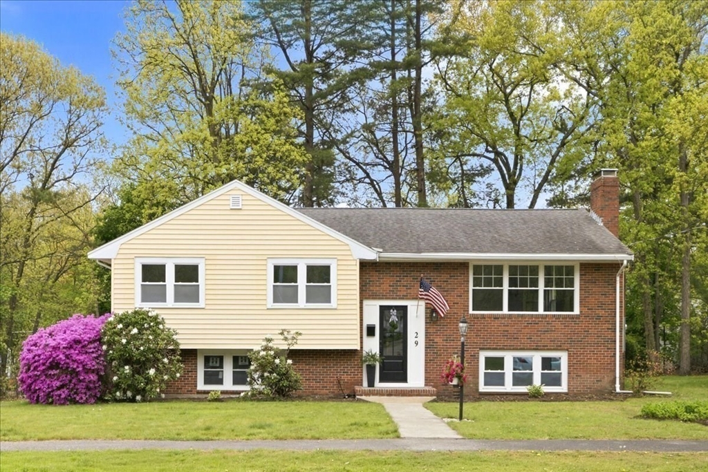 29 Devon Rd, Norwood, Massachusetts, 3 Bedrooms Bedrooms, 8 Rooms Rooms,2 BathroomsBathrooms,Residential,For Sale,Devon Rd,73536950