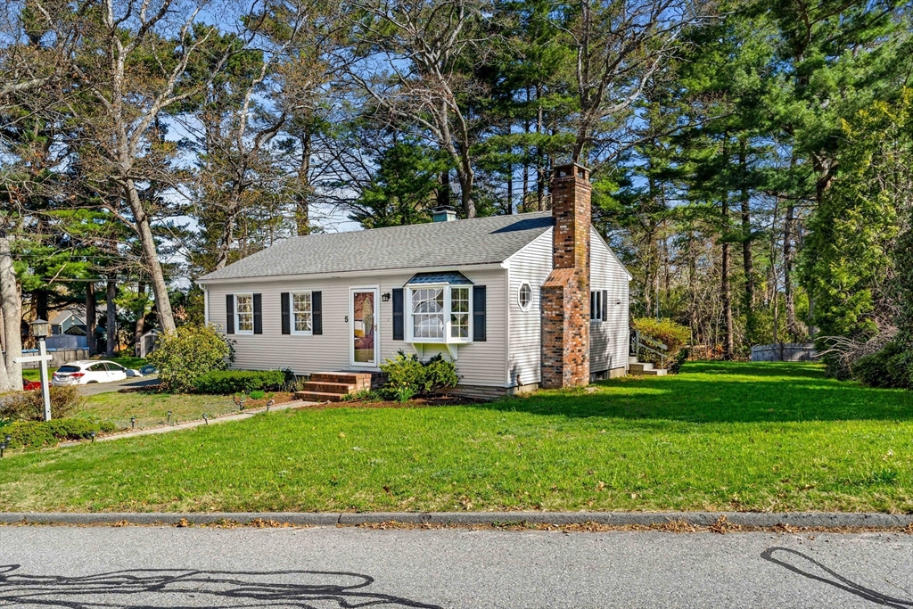 5 Pershing Ave, Acushnet, Massachusetts, 2 Bedrooms Bedrooms, 5 Rooms Rooms,1 BathroomBathrooms,Residential,For Sale,Pershing Ave,73536957