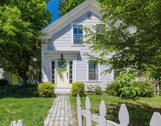 423 South St, Holliston, Massachusetts, 3 Bedrooms Bedrooms, 7 Rooms Rooms,1.5 BathroomsBathrooms,Residential,For Sale,South St,73536964