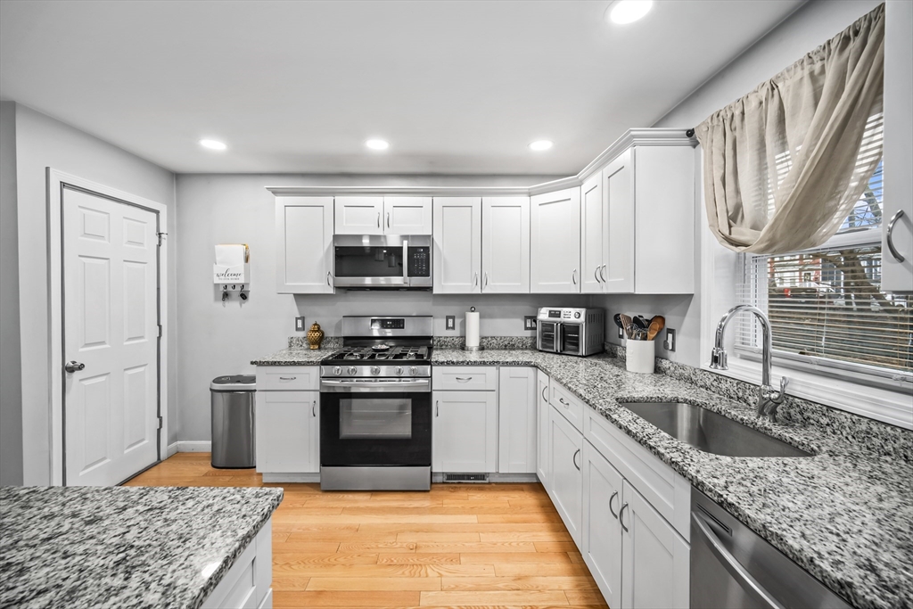 19 Observatory Ave, Haverhill, Massachusetts, 3 Bedrooms Bedrooms, 6 Rooms Rooms,2.5 BathroomsBathrooms,Residential,For Sale,Observatory Ave,73486723