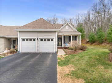 105 Taft Hill Ln, Uxbridge, Massachusetts, 2 Bedrooms Bedrooms, 6 Rooms Rooms,2 BathroomsBathrooms,Residential,For Sale,Taft Hill Ln,73504598