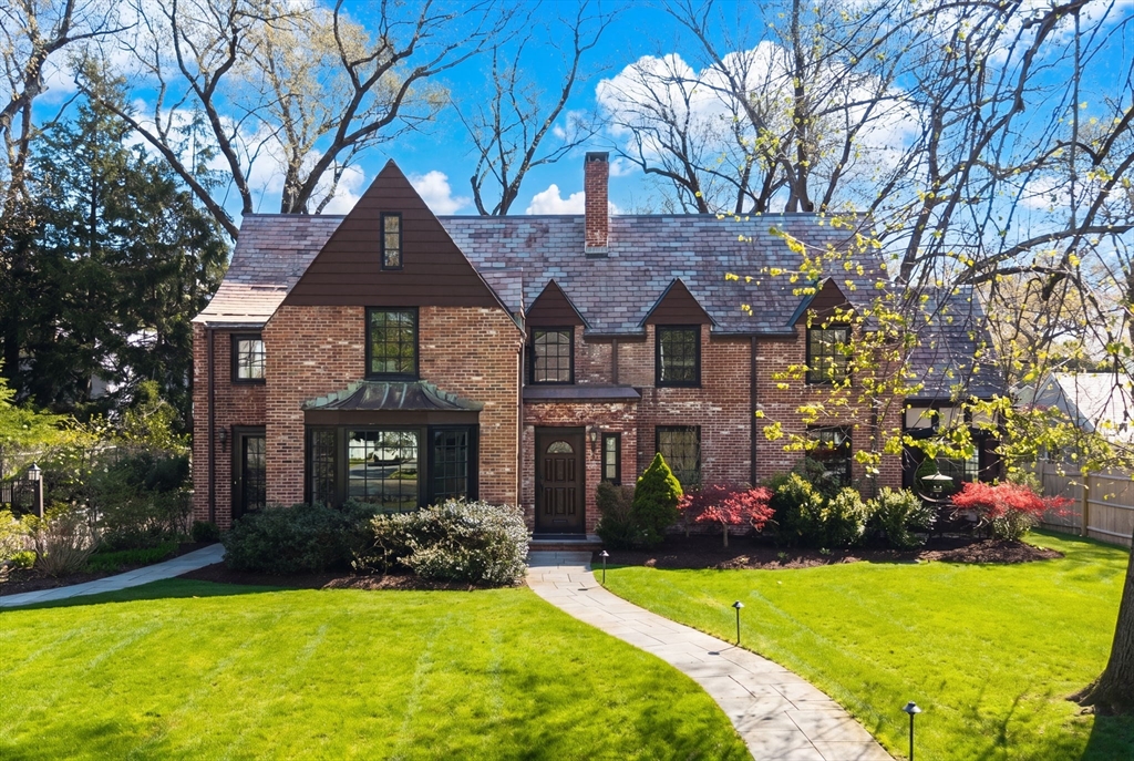 28 Emerson Rd, Wellesley, Massachusetts, 3 Bedrooms Bedrooms, 8 Rooms Rooms,2.5 BathroomsBathrooms,Residential,For Sale,Emerson Rd,73512437