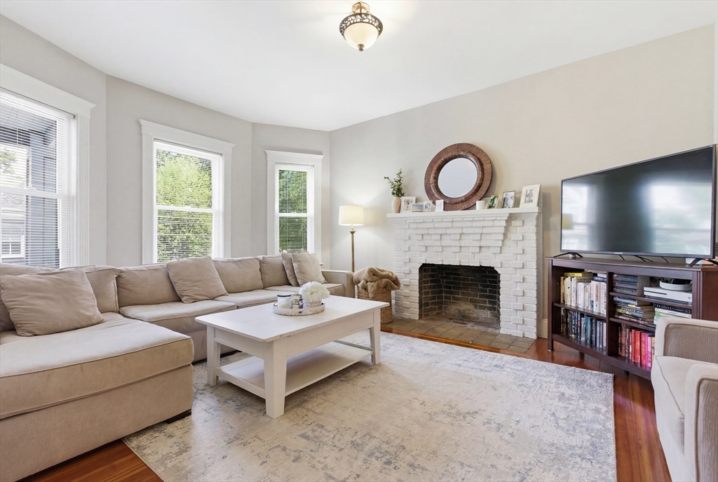 53 Grampian Way, Boston, Massachusetts, 3 Bedrooms Bedrooms, 6 Rooms Rooms,1 BathroomBathrooms,Residential Lease,For Rent,Grampian Way,73531840