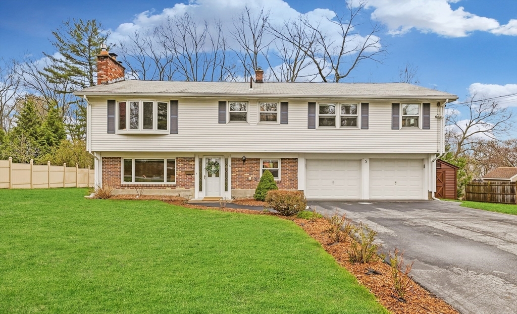 5 Currier Drive, Framingham, Massachusetts, 4 Bedrooms Bedrooms, 8 Rooms Rooms,2.5 BathroomsBathrooms,Residential,For Sale,Currier Drive,73509937