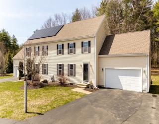 391 Franklin St, Hanson, Massachusetts, 2 Bedrooms Bedrooms, 5 Rooms Rooms,2 BathroomsBathrooms,Residential,For Sale,Franklin St,73500774