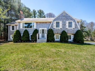 29 Carl Landi Cir, Falmouth, Massachusetts, 4 Bedrooms Bedrooms, 10 Rooms Rooms,3 BathroomsBathrooms,Residential Income,For Sale,Carl Landi Cir,73509783