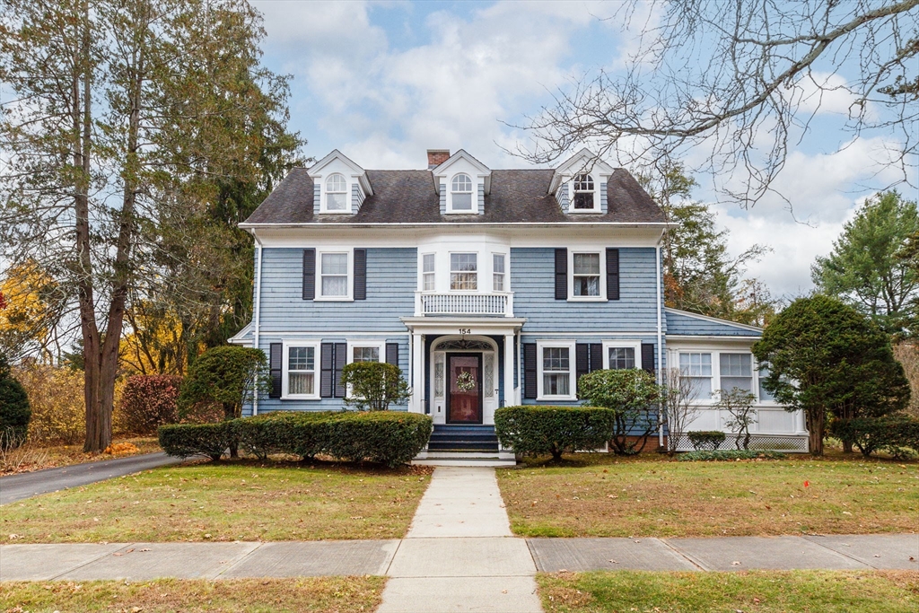 154 Madison Ave, Holyoke, Massachusetts, 4 Bedrooms Bedrooms, 11 Rooms Rooms,1.5 BathroomsBathrooms,Residential,For Sale,Madison Ave,73476750