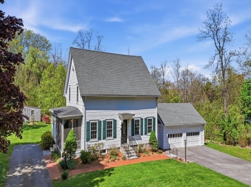 7 Chamberlain Rd, Westford, Massachusetts, 4 Bedrooms Bedrooms, 8 Rooms Rooms,1.5 BathroomsBathrooms,Residential,For Sale,Chamberlain Rd,73521687