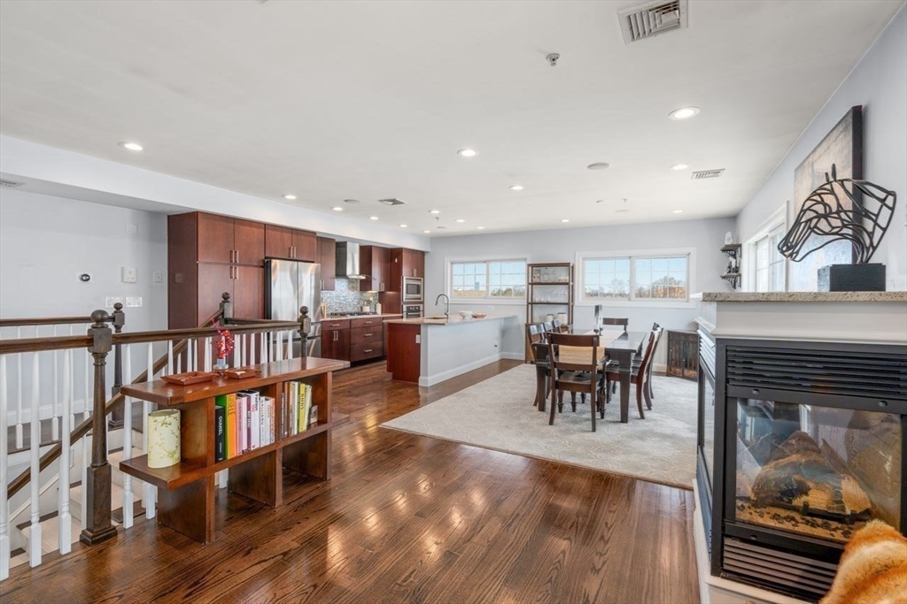 572 Freeport Street, Boston, Massachusetts, 2 Bedrooms Bedrooms, 5 Rooms Rooms,2.5 BathroomsBathrooms,Residential,For Sale,Freeport Street,73500329