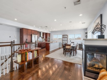 572 Freeport Street, Boston, Massachusetts, 2 Bedrooms Bedrooms, 5 Rooms Rooms,2.5 BathroomsBathrooms,Residential,For Sale,Freeport Street,73500329