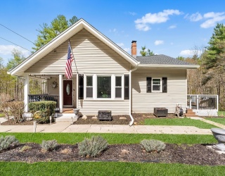 230 Southbridge Rd, Charlton, Massachusetts, 3 Bedrooms Bedrooms, 6 Rooms Rooms,2 BathroomsBathrooms,Residential,For Sale,Southbridge Rd,73513024