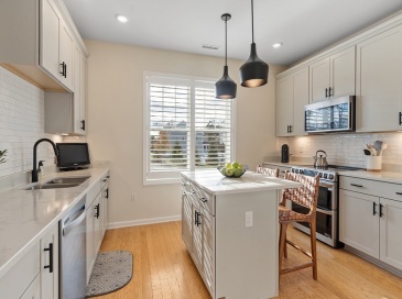 2 Francis Drive, Andover, Massachusetts, 2 Bedrooms Bedrooms, 5 Rooms Rooms,2 BathroomsBathrooms,Residential,For Sale,Francis Drive,73502360