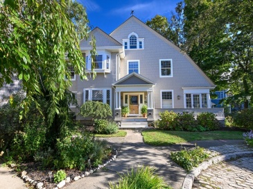 6 Clinton Pl, New Bedford, Massachusetts, 4 Bedrooms Bedrooms, 8 Rooms Rooms,1.5 BathroomsBathrooms,Residential,For Sale,Clinton Pl,73487411