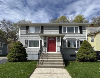 61 Richmond Ave, Worcester, Massachusetts, 4 Bedrooms Bedrooms, 8 Rooms Rooms,2 BathroomsBathrooms,Residential Income,For Sale,Richmond Ave,73513602
