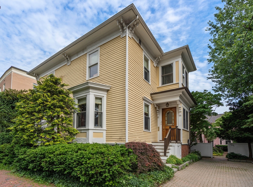 30 Shepard Street, Cambridge, Massachusetts, 3 Bedrooms Bedrooms, 7 Rooms Rooms,2.5 BathroomsBathrooms,Residential,For Sale,Shepard Street,73537571