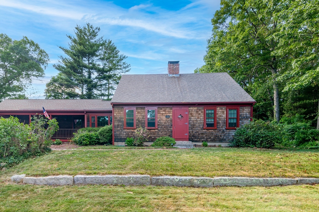 221 Circuit Street, Hanover, Massachusetts, 3 Bedrooms Bedrooms, 8 Rooms Rooms,1 BathroomBathrooms,Residential,For Sale,Circuit Street,73537482