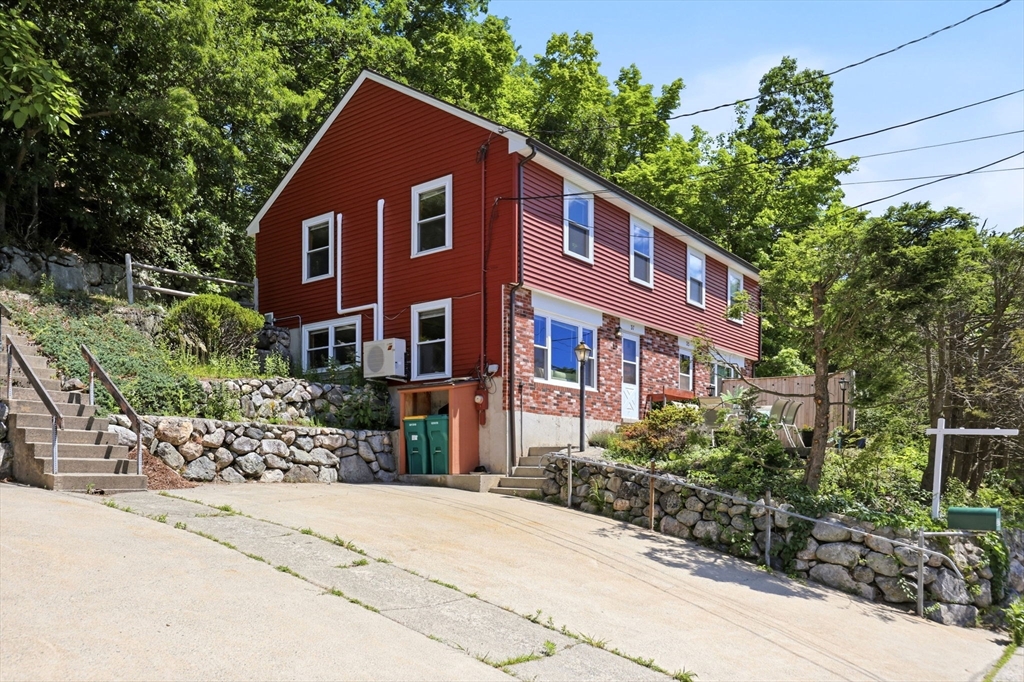 37 Mountain St, Woburn, Massachusetts, 2 Bedrooms Bedrooms, 4 Rooms Rooms,1.5 BathroomsBathrooms,Residential,For Sale,Mountain St,73537547