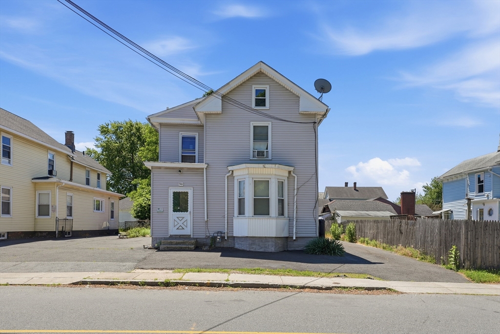 90 Walnut St, Chicopee, Massachusetts, 1 Bedroom Bedrooms, 14 Rooms Rooms,4 BathroomsBathrooms,Residential Income,For Sale,Walnut St,73537637