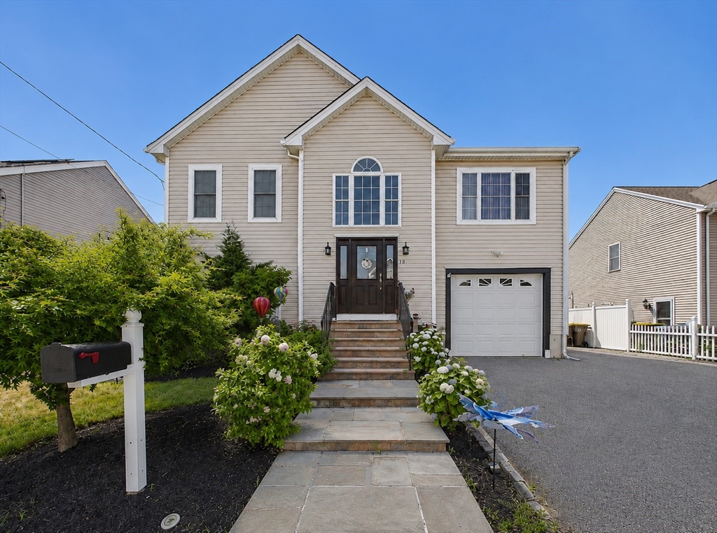 19 Abington Ln., Fall River, Massachusetts, 4 Bedrooms Bedrooms, 9 Rooms Rooms,2 BathroomsBathrooms,Residential,For Sale,Abington Ln.,73537641