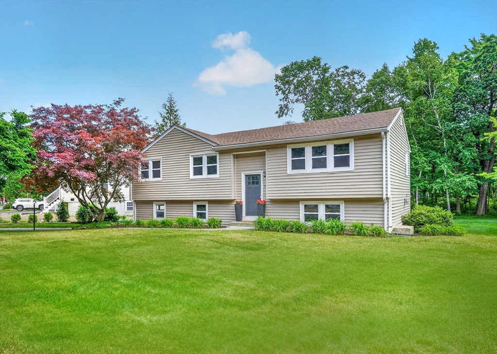 104 Hartwell Rd, Bedford, Massachusetts, 3 Bedrooms Bedrooms, 8 Rooms Rooms,1.5 BathroomsBathrooms,Residential,For Sale,Hartwell Rd,73537734