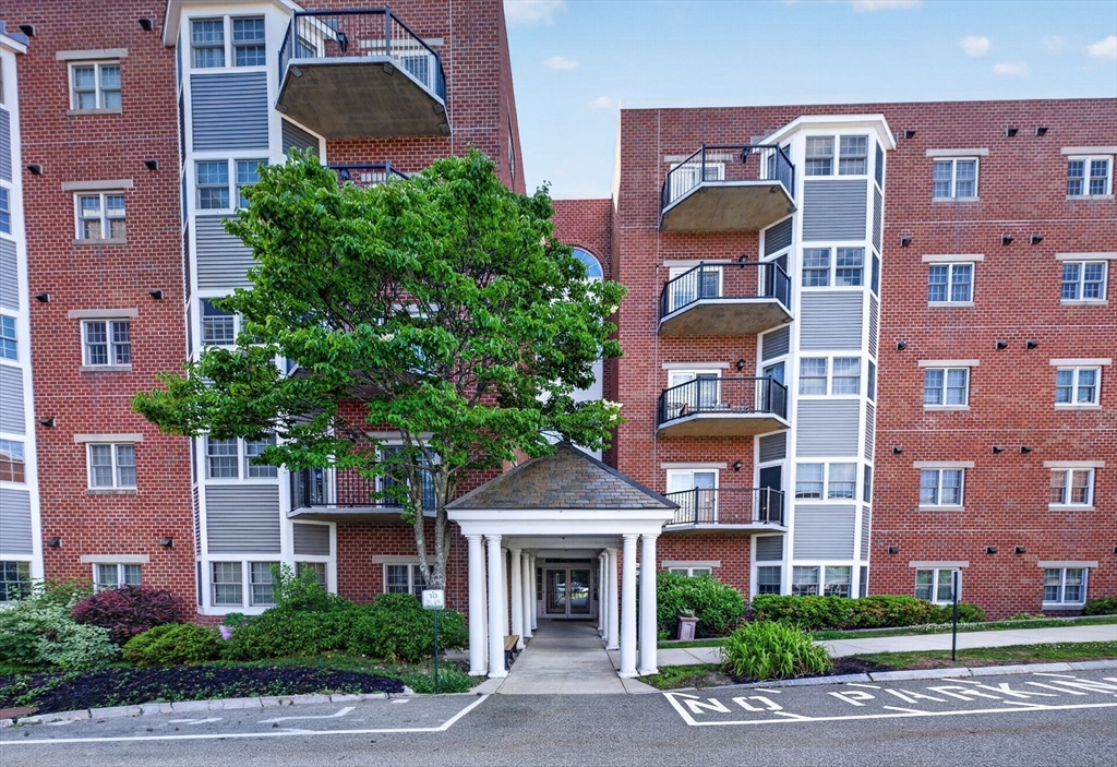 148 Main St, North Andover, Massachusetts, 2 Bedrooms Bedrooms, 7 Rooms Rooms,1.5 BathroomsBathrooms,Residential,For Sale,Main St,73537794
