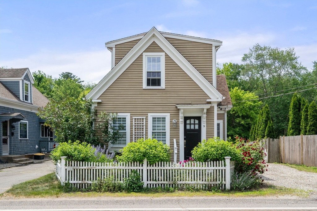9 Maple St, Kingston, Massachusetts, 3 Bedrooms Bedrooms, 6 Rooms Rooms,1.5 BathroomsBathrooms,Residential,For Sale,Maple St,73537997