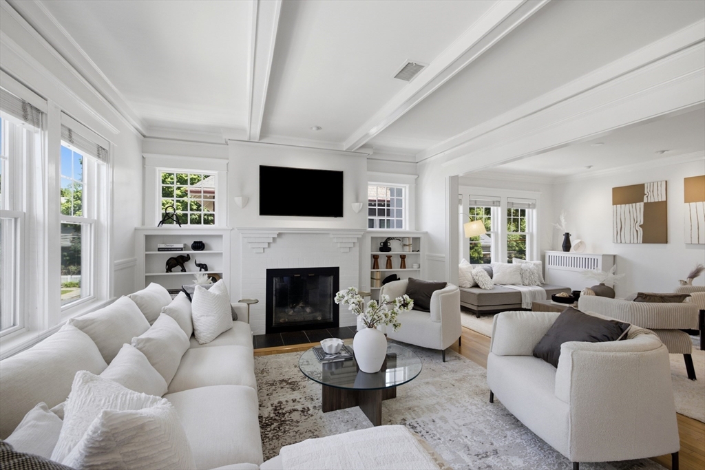 3-5 Newsome Park, Boston, Massachusetts, 4 Bedrooms Bedrooms, 8 Rooms Rooms,2 BathroomsBathrooms,Residential,For Sale,Newsome Park,73537796