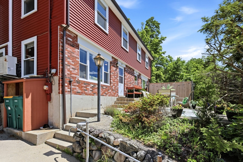 37 Mountain St, Woburn, Massachusetts, 2 Bedrooms Bedrooms, 4 Rooms Rooms,1.5 BathroomsBathrooms,Residential,For Sale,Mountain St,73537646