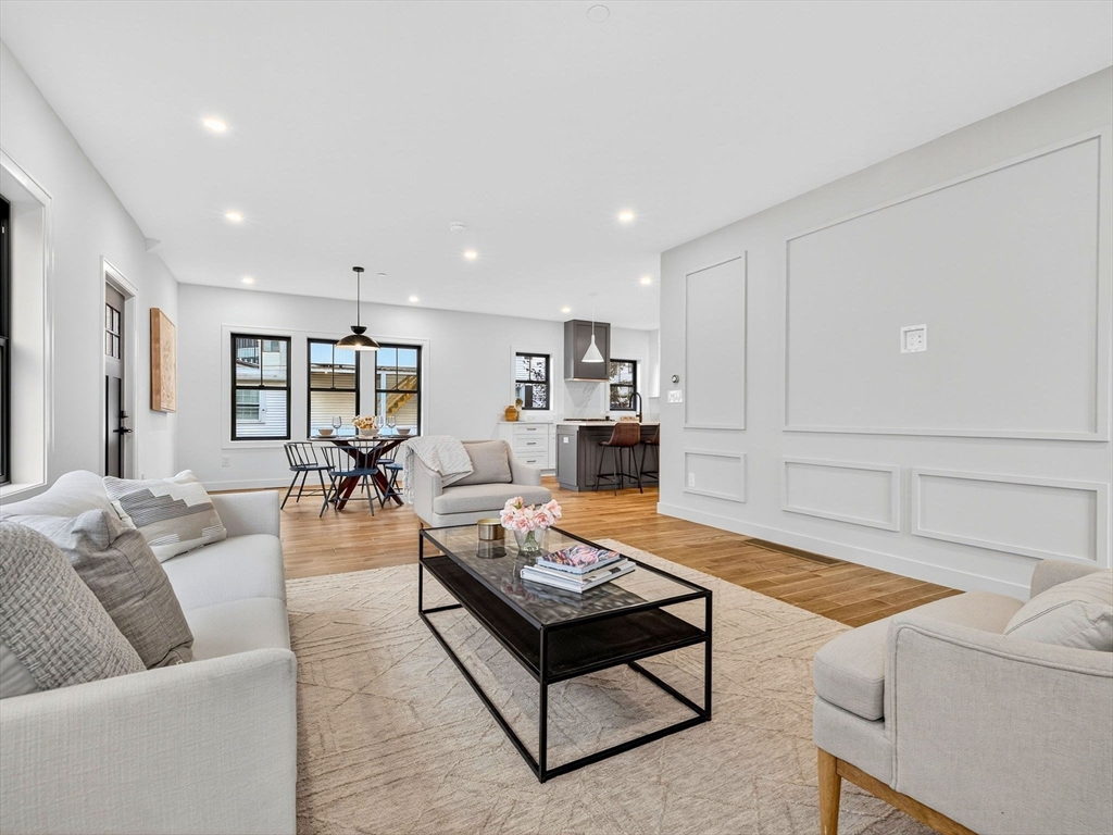 192 Washington Street, Somerville, Massachusetts, 3 Bedrooms Bedrooms, 8 Rooms Rooms,3 BathroomsBathrooms,Residential,For Sale,Washington Street,73537850