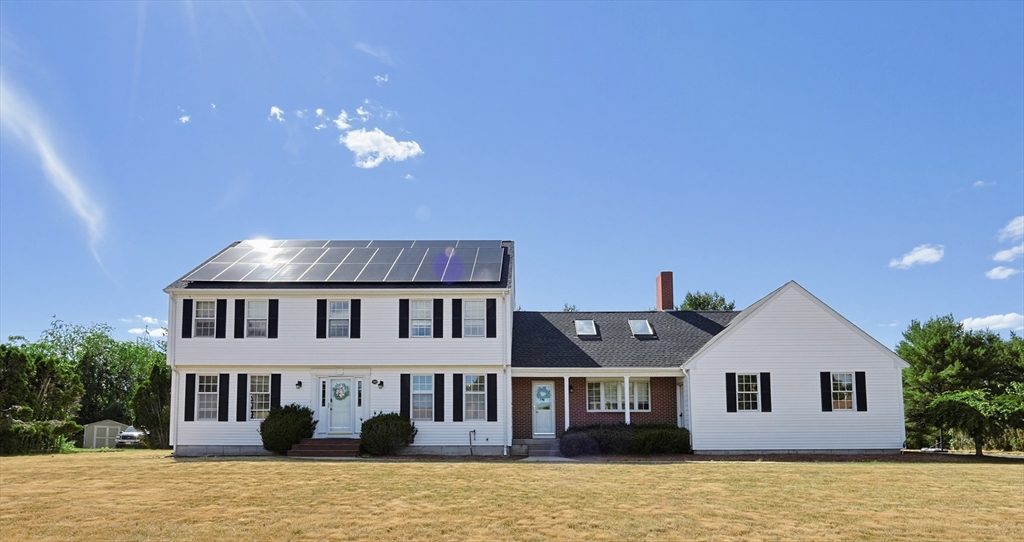 50 Meadowlark Dr, Seekonk, Massachusetts, 4 Bedrooms Bedrooms, 7 Rooms Rooms,2.5 BathroomsBathrooms,Residential,For Sale,Meadowlark Dr,73537871