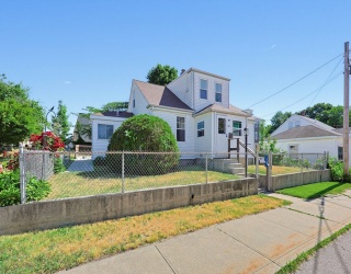 16 Lakeview St, Blackstone, Massachusetts, 2 Bedrooms Bedrooms, 5 Rooms Rooms,1 BathroomBathrooms,Residential,For Sale,Lakeview St,73537838