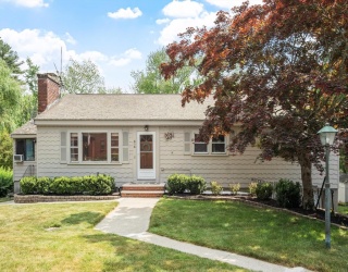 414 Grove St, Reading, Massachusetts, 3 Bedrooms Bedrooms, 7 Rooms Rooms,2 BathroomsBathrooms,Residential,For Sale,Grove St,73535239